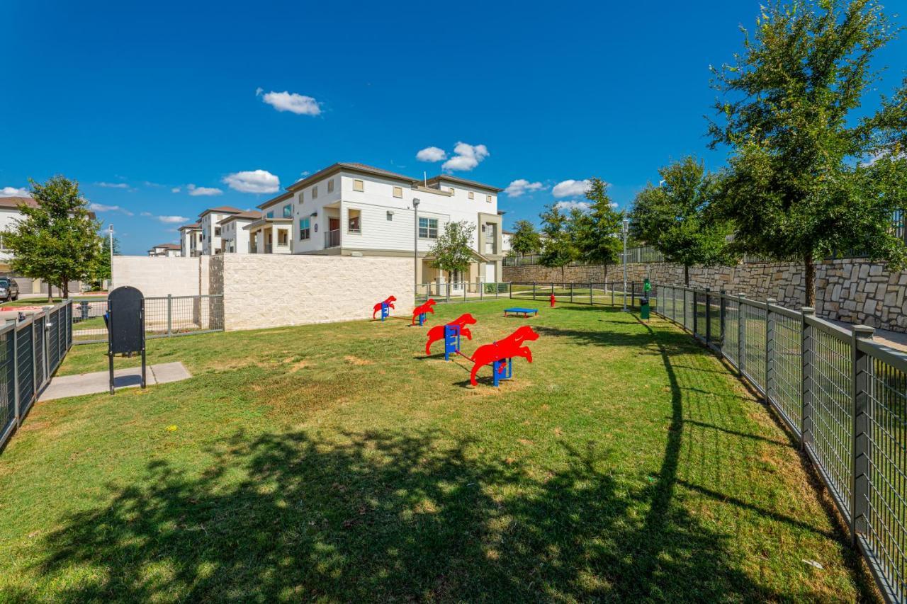 Luxe 3B/2B Getaway - Pool, Gym, Parking, Pet Wash Apartamento Leander Exterior foto