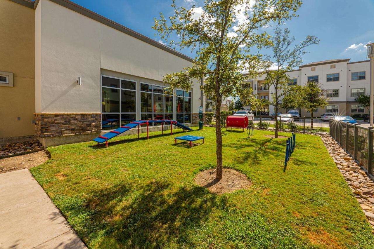 Luxe 3B/2B Getaway - Pool, Gym, Parking, Pet Wash Apartamento Leander Exterior foto
