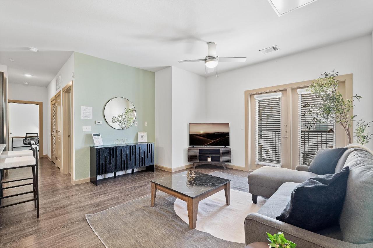 Luxe 3B/2B Getaway - Pool, Gym, Parking, Pet Wash Apartamento Leander Exterior foto